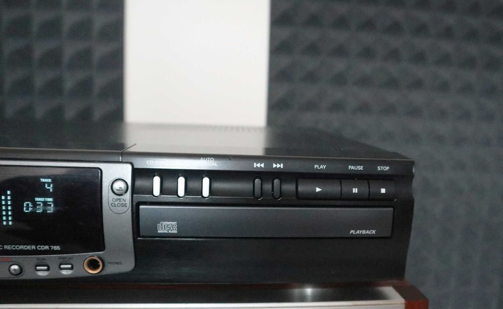 Пишущий СД проигрыватель PHILIPS CDR 765