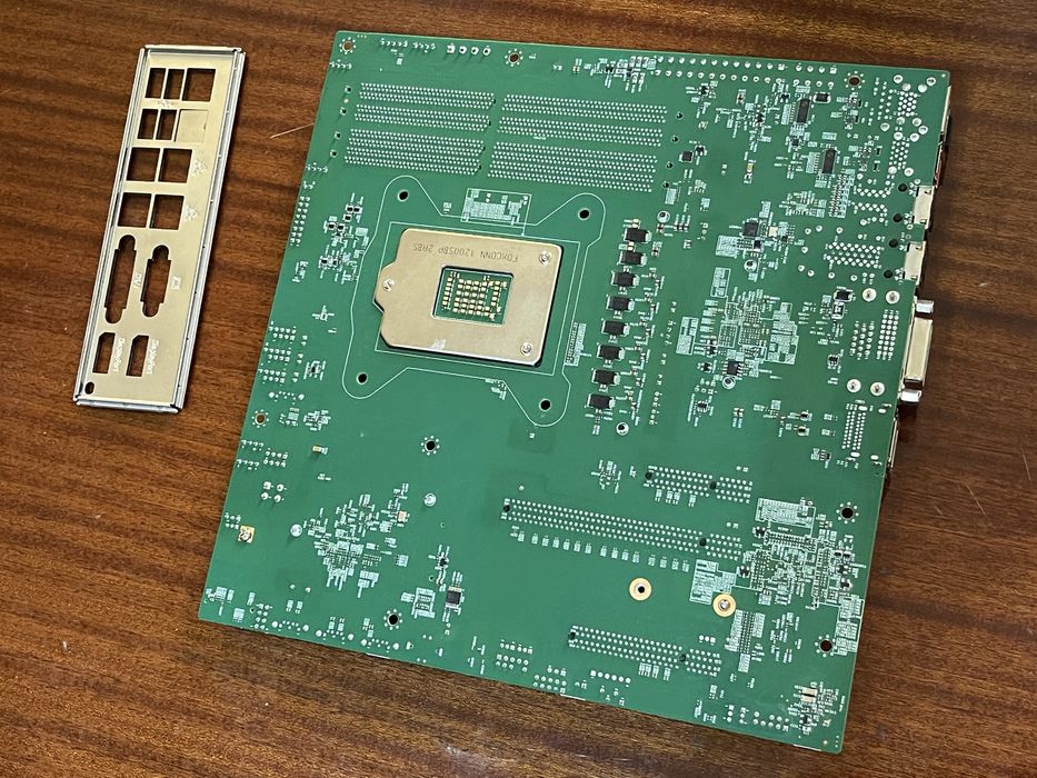 Потужний комплект Xeon w1290e + SM X12SCZ-TLN4F