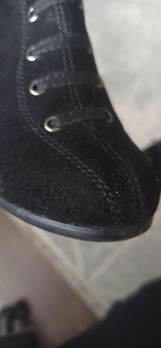 Шкіряні сапоги, на 38 розмір.