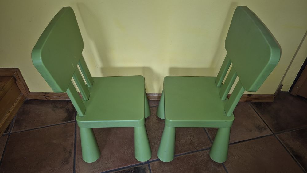 Stoliczek i dwa krzesełka dla dzieci. IKEA Mammut