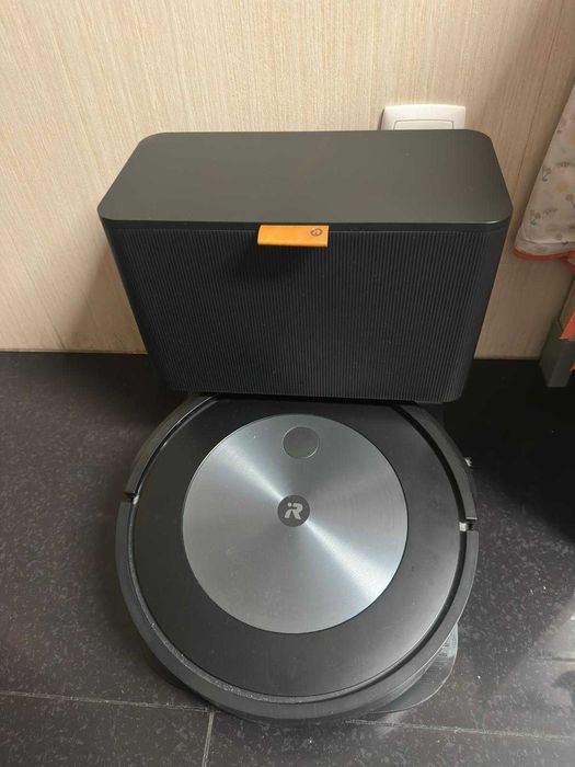 iRobot Roomba j7+ (com Base de Esvaziamento Automático)