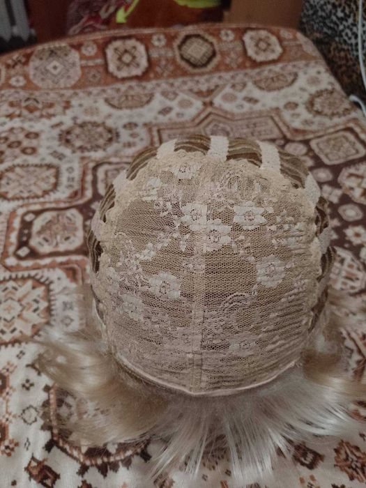 Продам парик стрижка белый