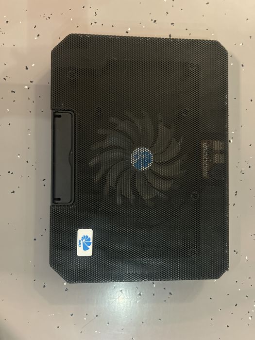 Podkładka z wiatrakiem pod laptop