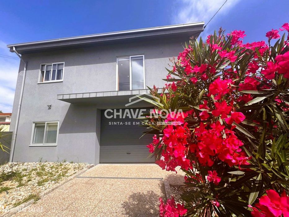 Moradia Isolada T4 c/ Piscina em Vilar de Andorinho