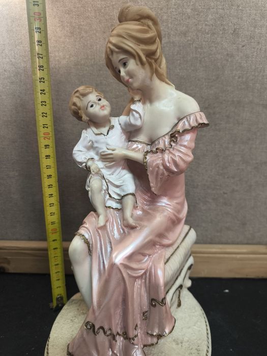 Estatueta Mãe e Filho.
Estatueta Decorativa Clássica Mãe e Filho -lll