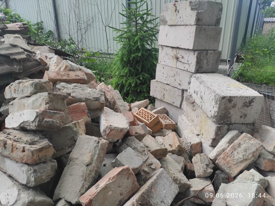 Віддам кирпич і піноблок безкоштовно