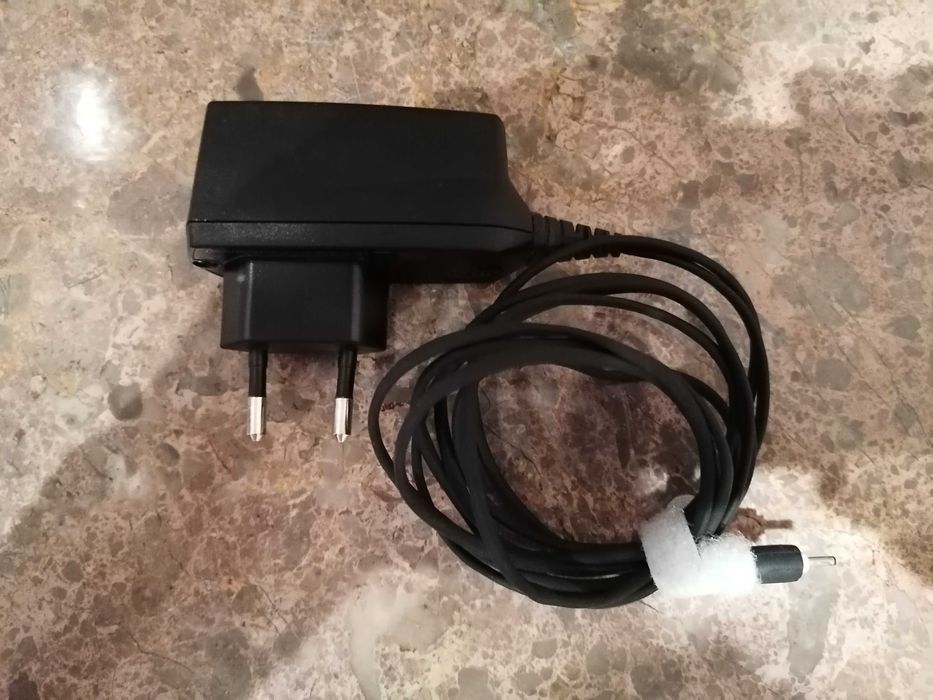 Conjunto de dois carregadores para telemóveis da Nokia