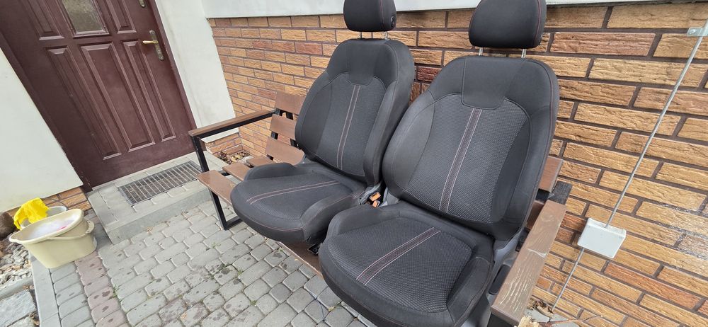 Fotele Opel Corsa  D E