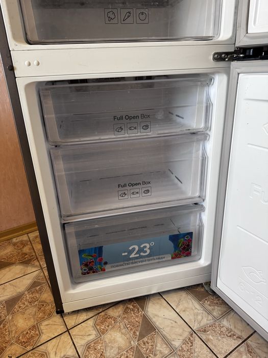 Холодильник Samsung