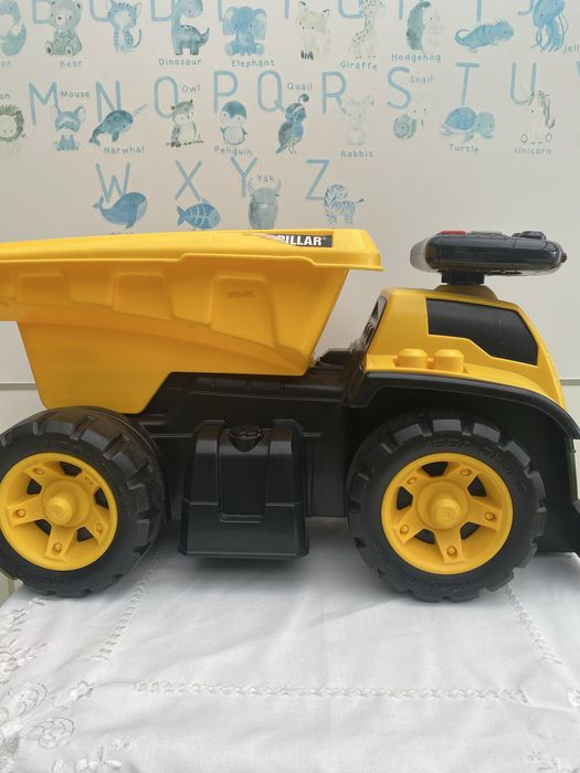 Camião CAT MegaBloks Cavalgavel gigante interativo