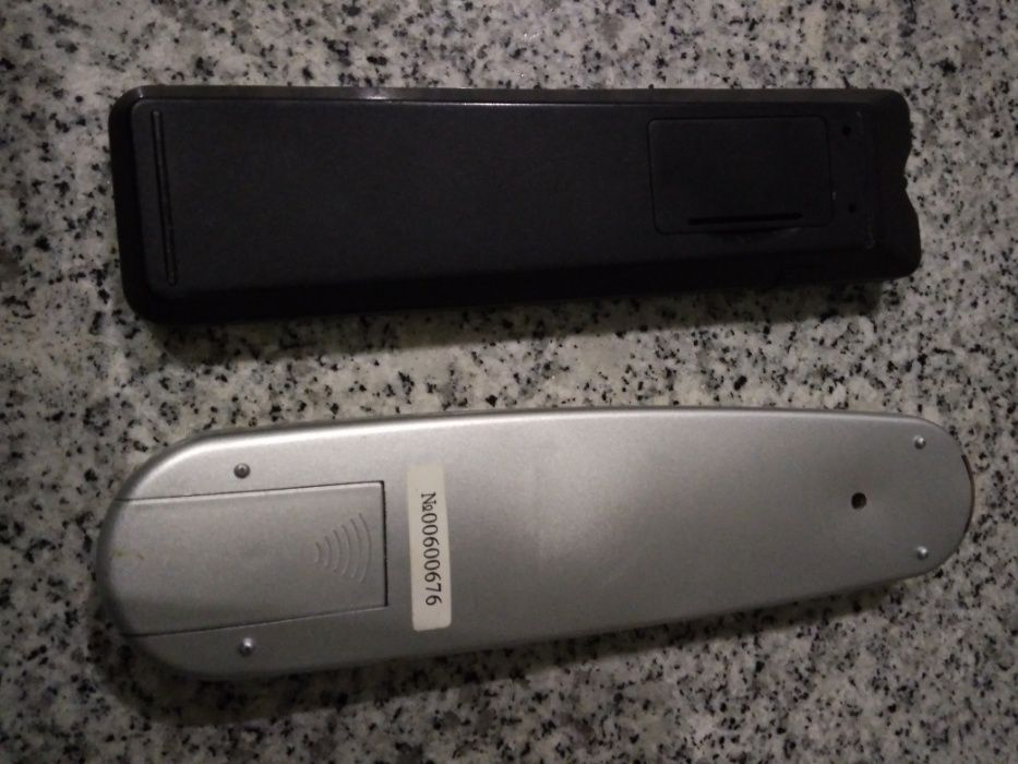 Dois comandos para TV