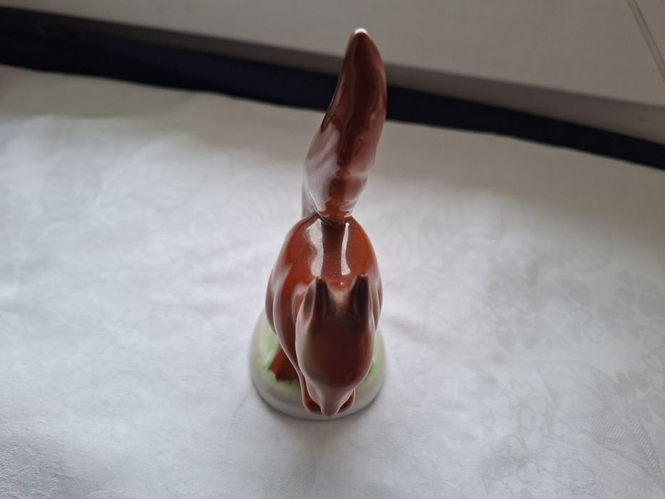 Porcelanowa figurka wiewiorka Hollohaza nr2