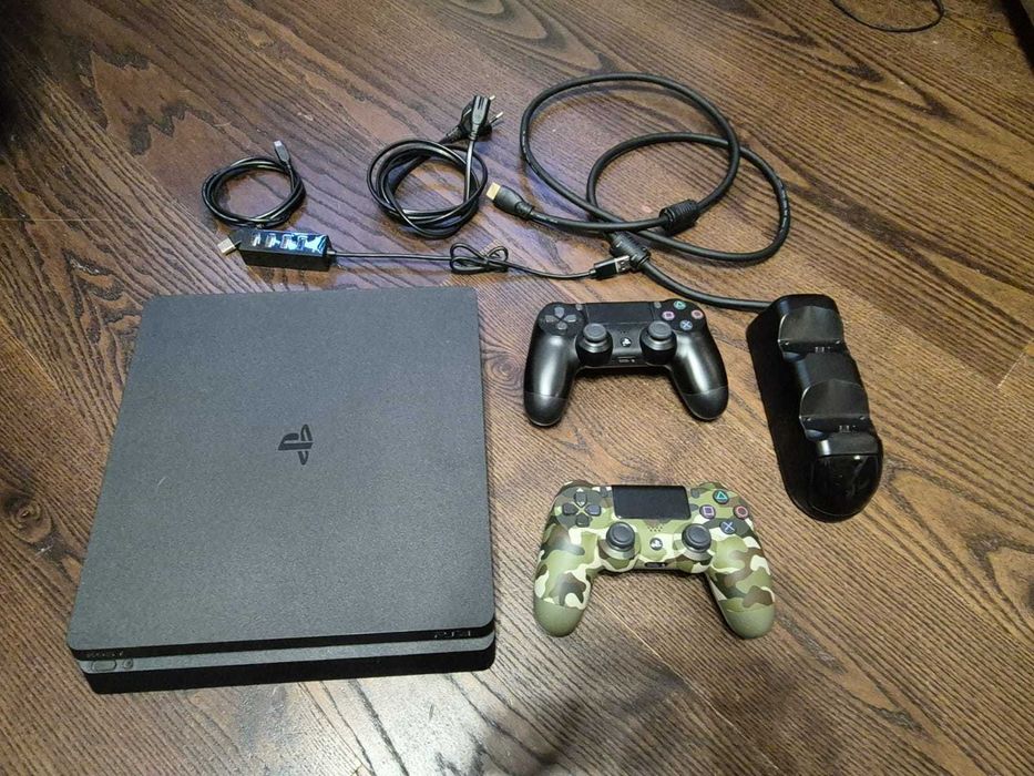 SONY Playstation 4 Slim 500Gb + 2 джойстики + зарядна станція + 5 ігор