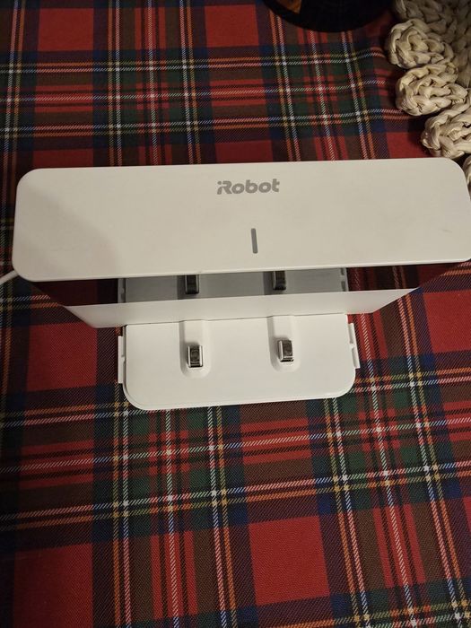 iRobot ADD-N1 stacja dokująca.