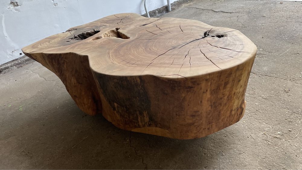 Ława jesionowa, potężny monolit na kołach