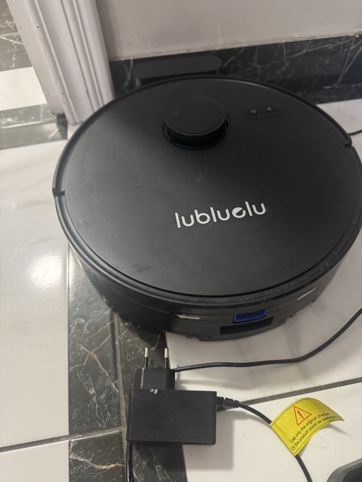 Робот пилолос з вологим прибиранням