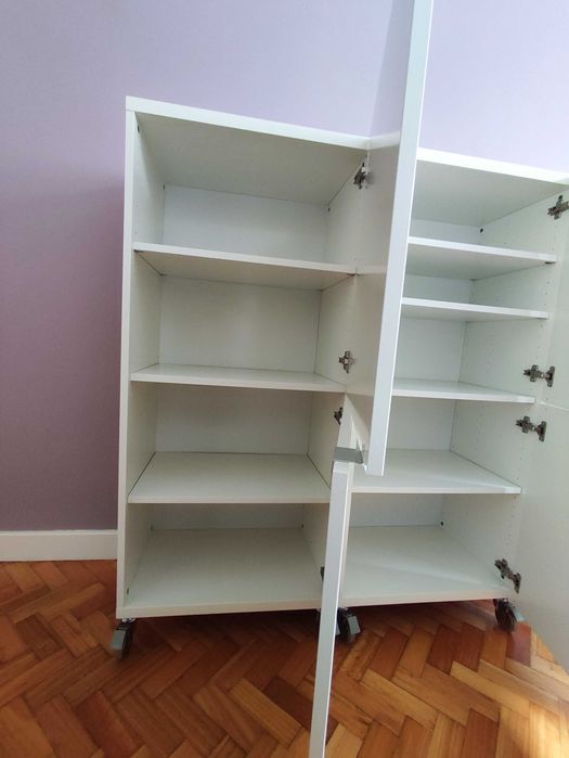 BESTA - duas estantes , com portas e rodízios, brancas, IKEA
