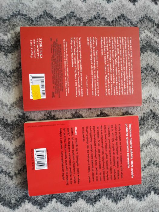 "Tatuaż", S. Moore i "Okaleczona" Khady