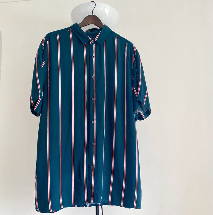 Дуже стильна чаловіча теніска