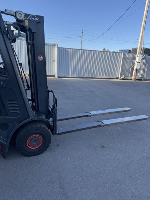 Навантажувач Linde H25T-01 2012 рік