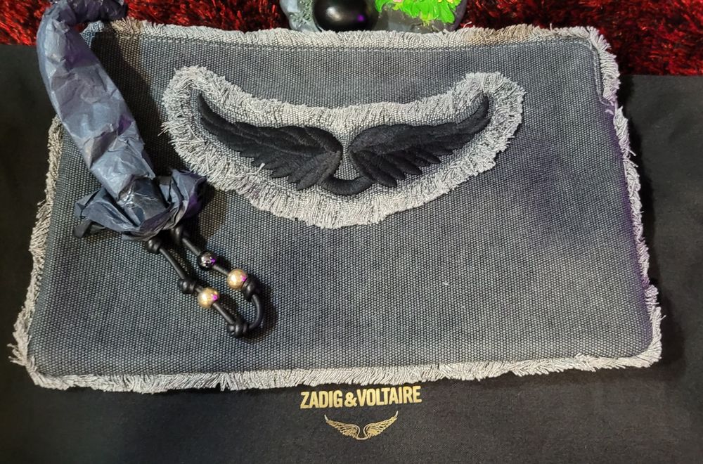 Clutch  ZADIG&VOLTAIRE. 80euros. Leiria.