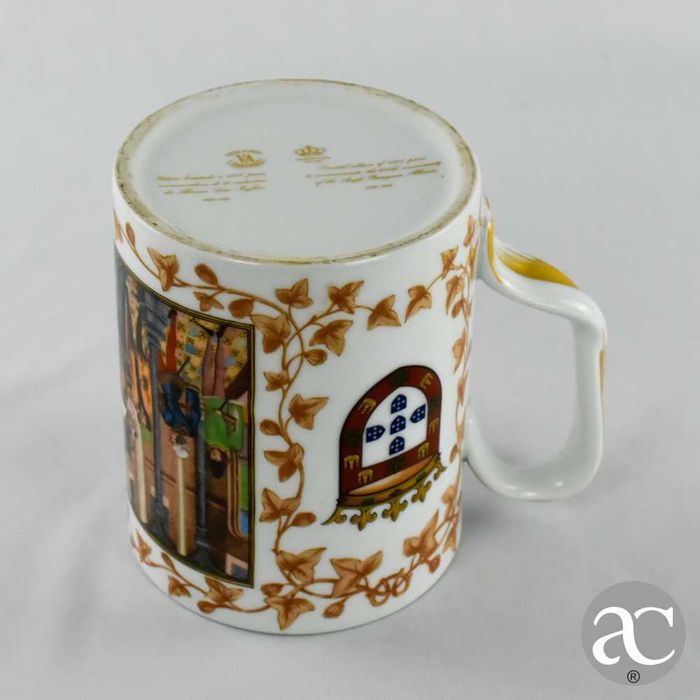 Caneca do 6º centenário da Aliança Luso-Inglesa porcelana Vista Alegre