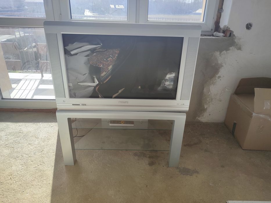 Telewizor Philips 32 cale 32PW9309 z szafką i pilotem