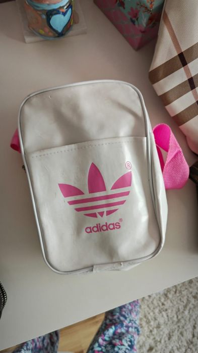 Torebka Adidas biało-różowa torebeczka na ramię listonoszka nerka