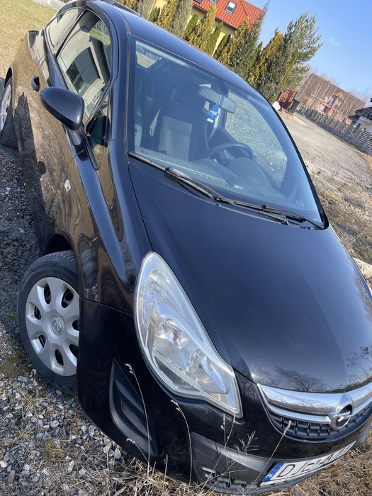 Opel Corsa D czarny metalik 2011
