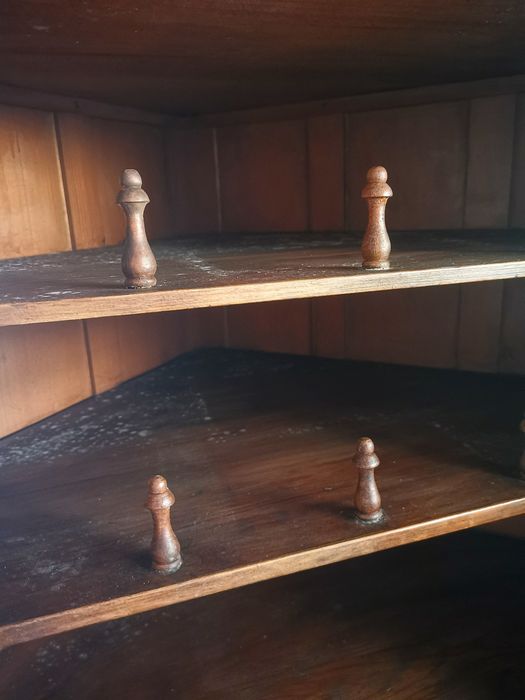 Móvel de canto em castanho