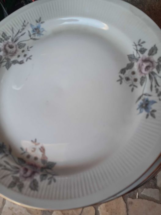 Talerze z PRL raczej nieużywane