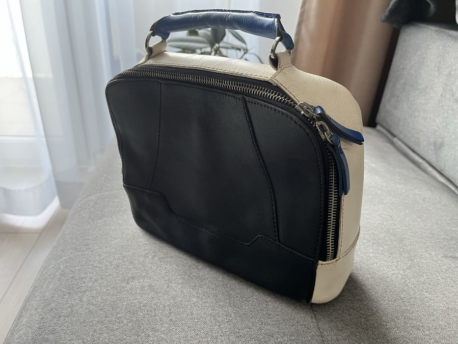 Skórzana torebka damska na pasku czarno biało granatowa top jakość