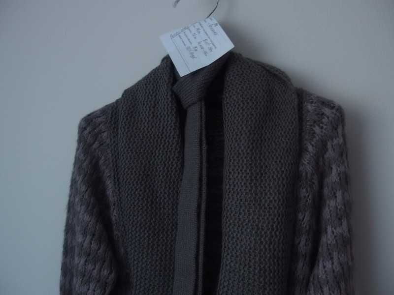 Sweter "Reserved" r. M stan bardzo dobry