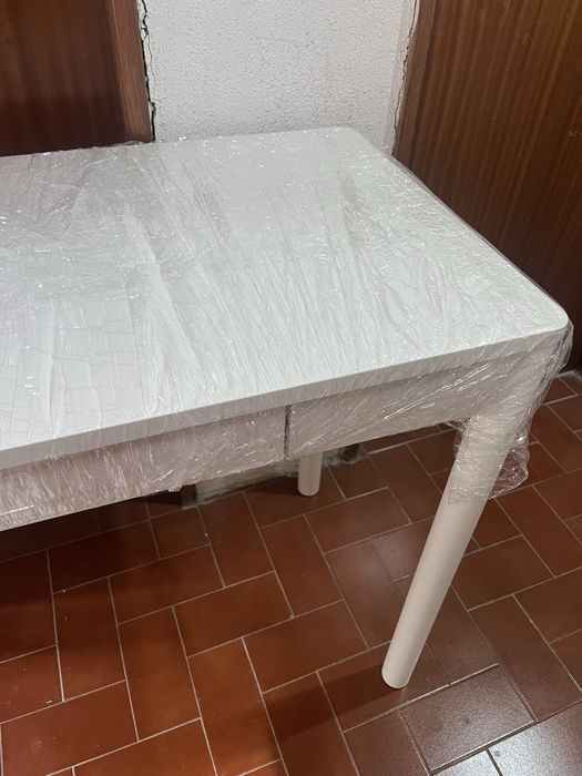 Secretária com gaveta branca IKEA