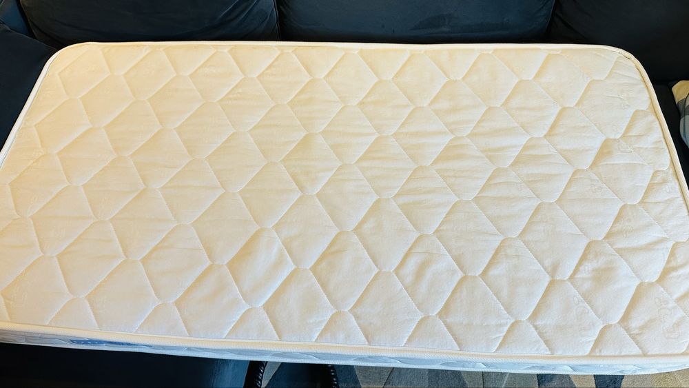 Cama Infantil Mon Lit Cabane + Estante + Colchão