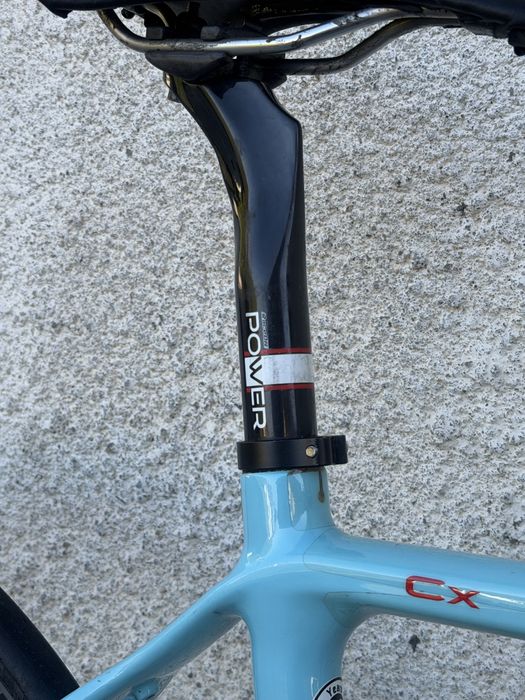 Bicicleta  de gravel-ciclocrosse-estrada