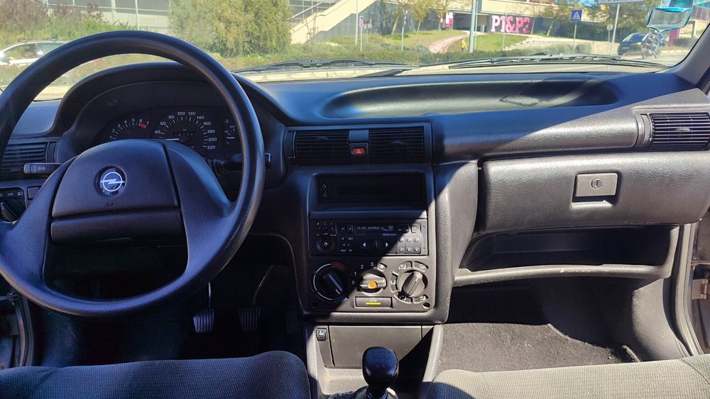Opel Astra 1.4 i Kat - 1993 à venda!