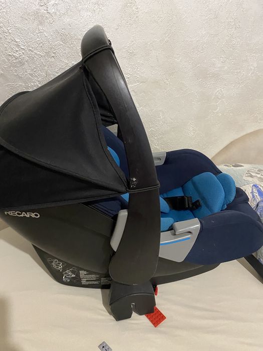 Продам автокресло Recaro