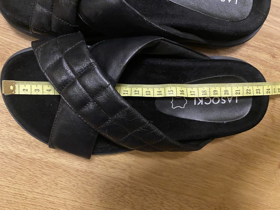 Skórzane klapki damskie Lasocki 36