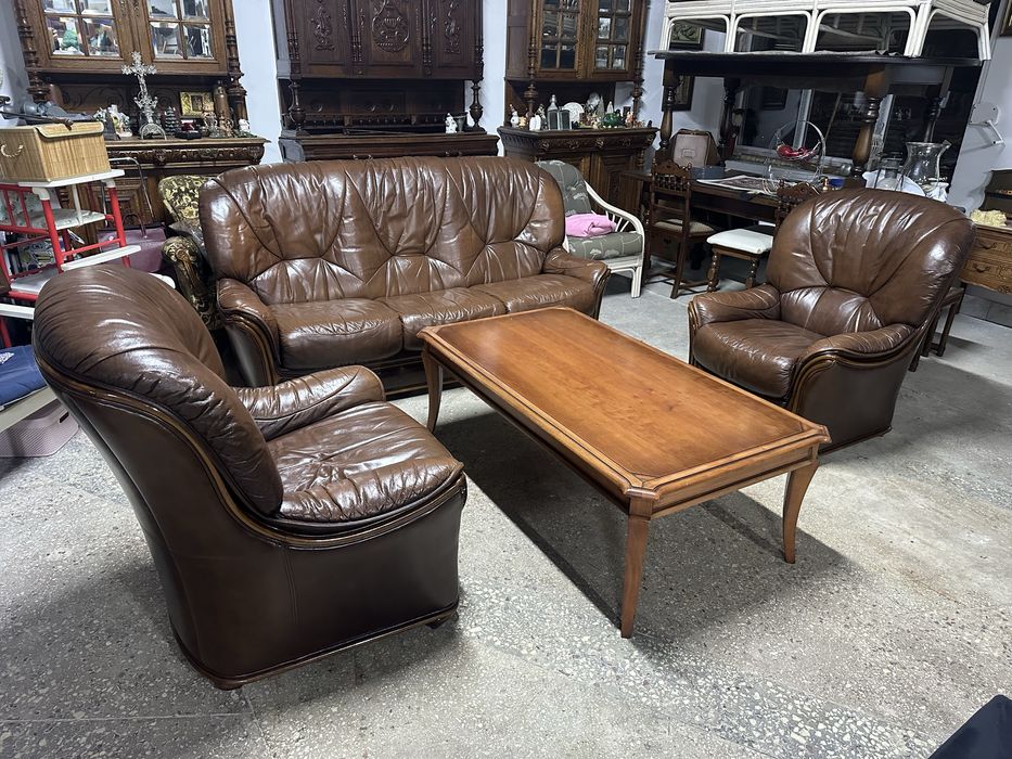 Дивани шкіряні.