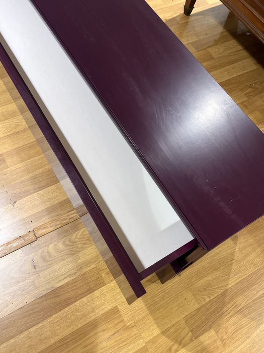 Movel com gavetas roxo