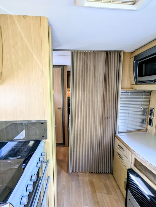 RESERVADA Caravana / impecável/quarto separado levo ao local