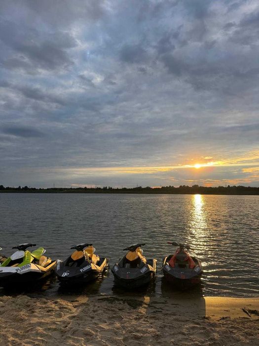 Sea-Doo RXT-X 300 KM, Spark i Trixx | Wynajem Skuterów Wodnych + Kanapa i Deska Wodna  Wynajem Skuterów Wodnych – Adrenalina na Wodzie