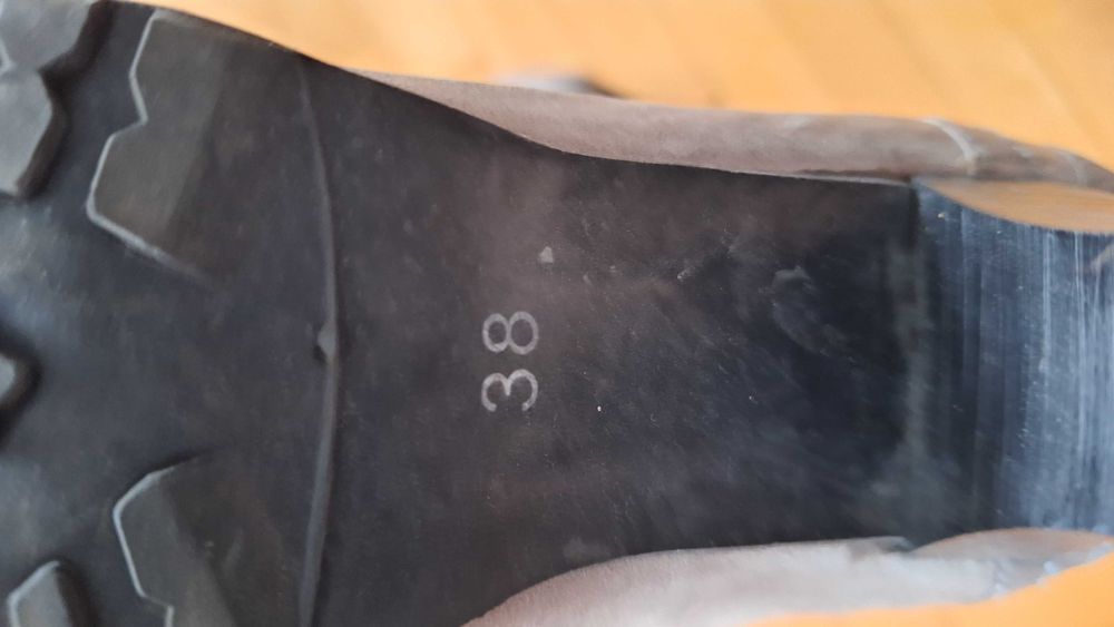 szare skórzane półbuty na obcasie 7 cm