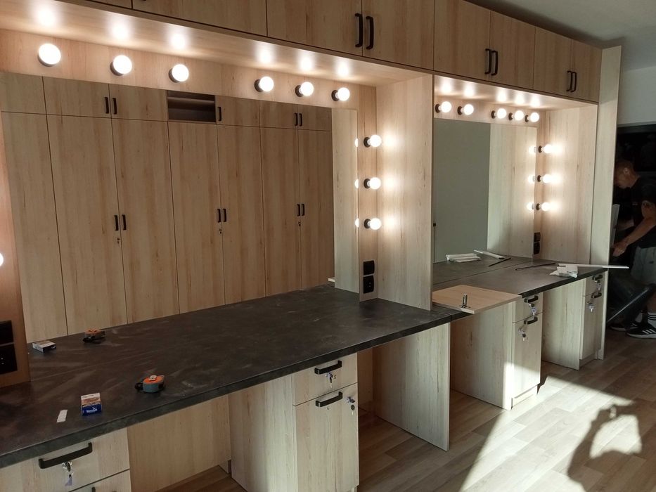 Składanie i Montaż mebli z paczek/Meble na wymiar