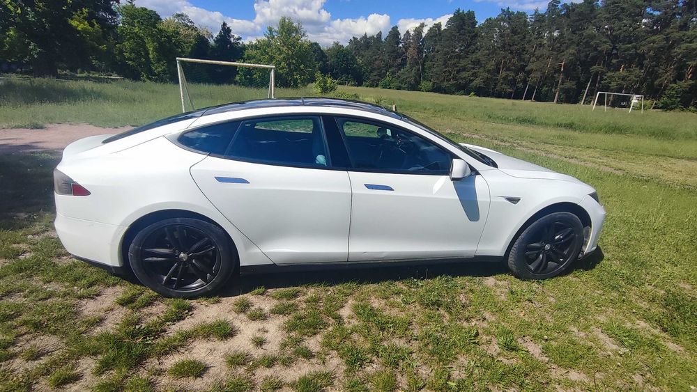 Tesla мобіл S P85 2014