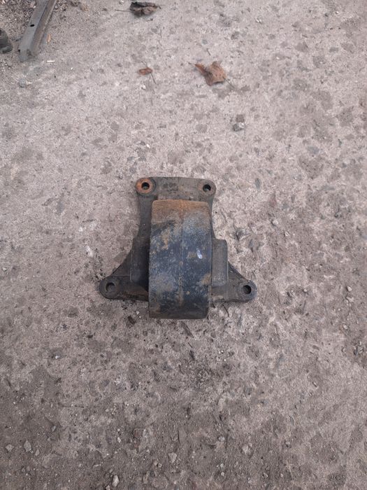 Подушка опора двигуна права Jeep GRAND CHEROKEE WJ WG EXA 3.1