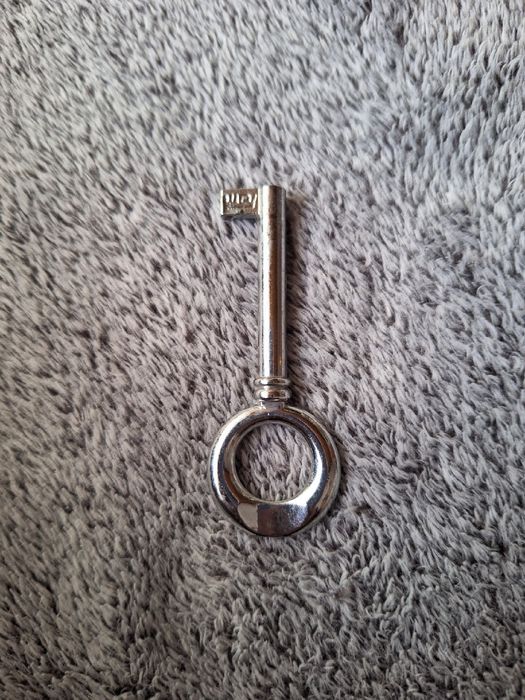 Klucz do mebli kluczyk meblowy klucz do szafki