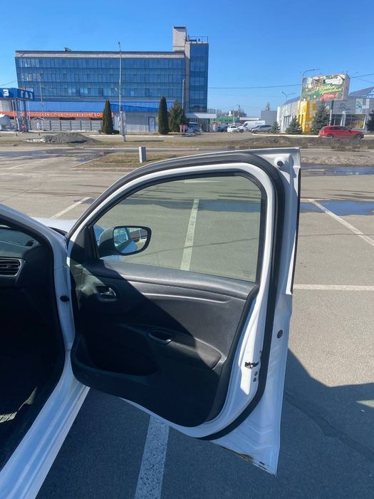 Citroën C-Elysee 1.6 газ/бензин