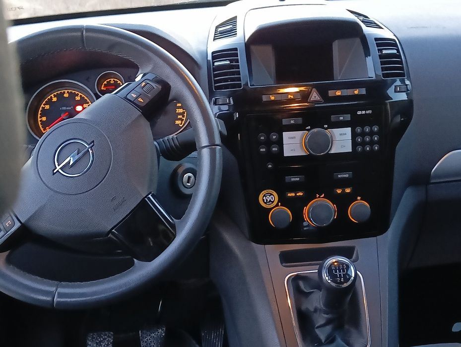 Opel Zafira Cosmo/ 1,8/140 Km/Benzyna/Bixenon/7 osób/